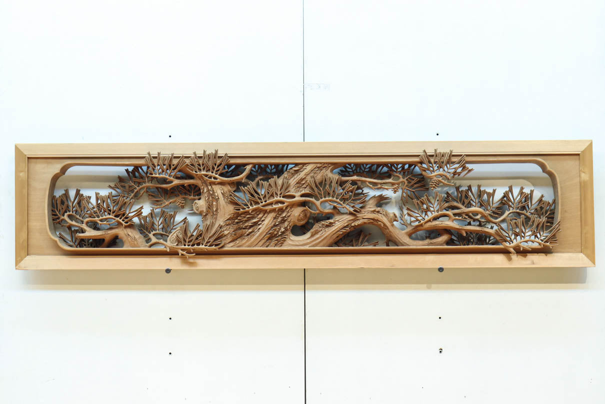 非公開　貫禄ある松の木を丁寧に彫り描いた深彫り彫刻欄間　EZ2565ab　在庫(a:1 b:1)枚