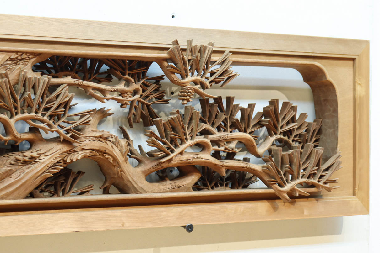 非公開　貫禄ある松の木を丁寧に彫り描いた深彫り彫刻欄間　EZ2565ab　在庫(a:1 b:1)枚