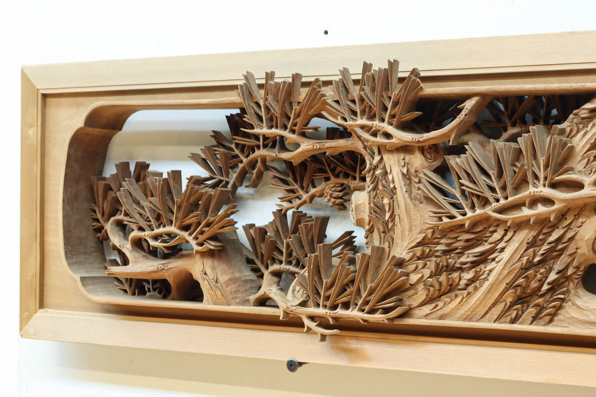 非公開　貫禄ある松の木を丁寧に彫り描いた深彫り彫刻欄間　EZ2565ab　在庫(a:1 b:1)枚