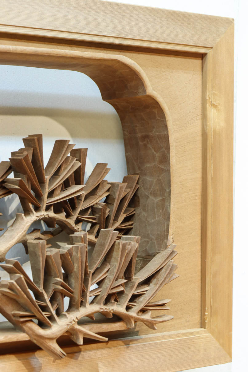 非公開　貫禄ある松の木を丁寧に彫り描いた深彫り彫刻欄間　EZ2565ab　在庫(a:1 b:1)枚