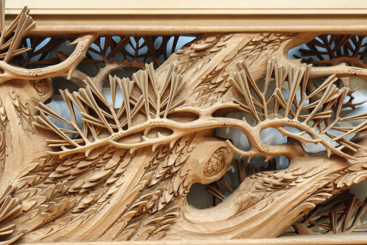 非公開　貫禄ある松の木を丁寧に彫り描いた深彫り彫刻欄間　EZ2565ab　在庫(a:1 b:1)枚
