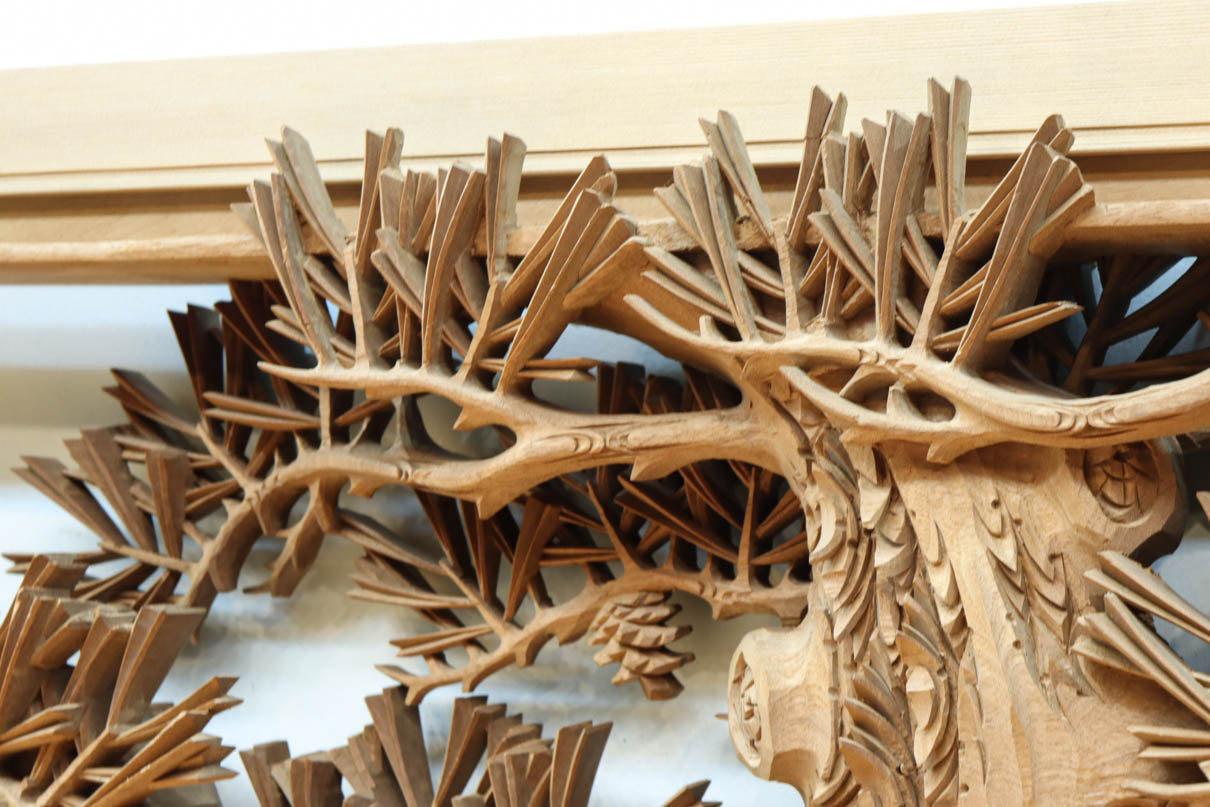 非公開　貫禄ある松の木を丁寧に彫り描いた深彫り彫刻欄間　EZ2565ab　在庫(a:1 b:1)枚