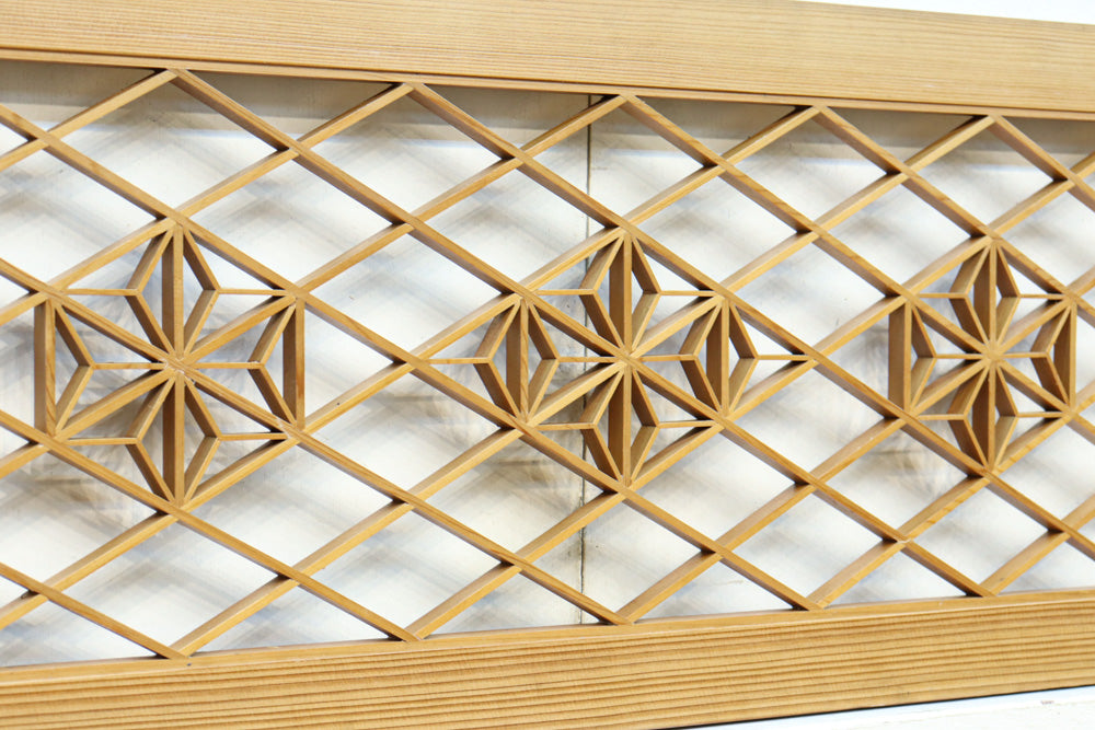 幅764ミリ!! 麻の葉アレンジ組子模様で格調ある小型菱格子欄間 EZ2580