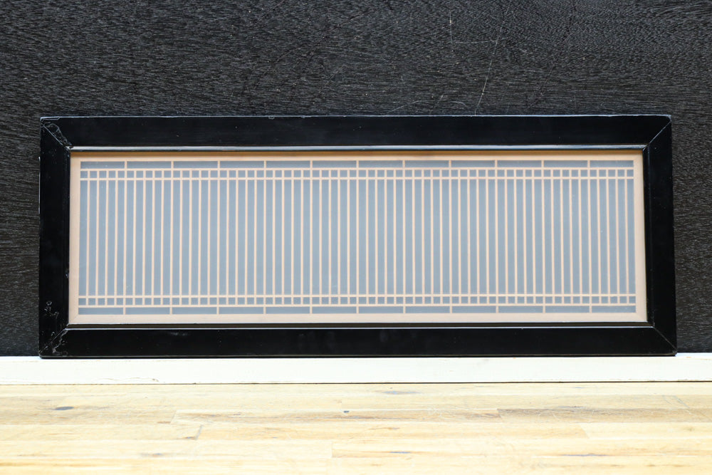 幅776ミリ!! 黒枠で和の風情溢れる小型縦繁欄間　EZ2582　在庫1枚