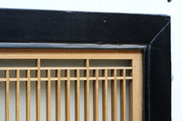 幅776ミリ!! 黒枠で和の風情溢れる小型縦繁欄間　EZ2582　在庫1枚