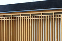 幅776ミリ!! 黒枠で和の風情溢れる小型縦繁欄間　EZ2582　在庫1枚