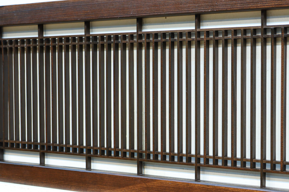 端然と縦格子が美しく並ぶ縦繁小型欄間　EZ2584　在庫1枚