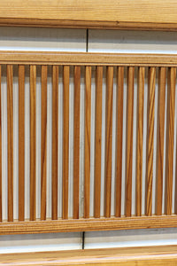 井桁枠で縦繁を囲い上品な面持ちある小型欄間　EZ2586　在庫1枚