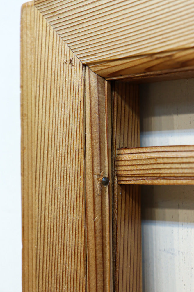 井桁枠で縦繁を囲い上品な面持ちある小型欄間　EZ2586　在庫1枚