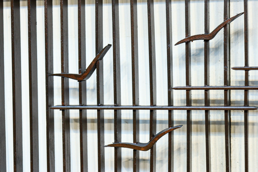 カモメが飛ぶ風情ある絵柄を描いた小型欄間　EZ2587　在庫1枚