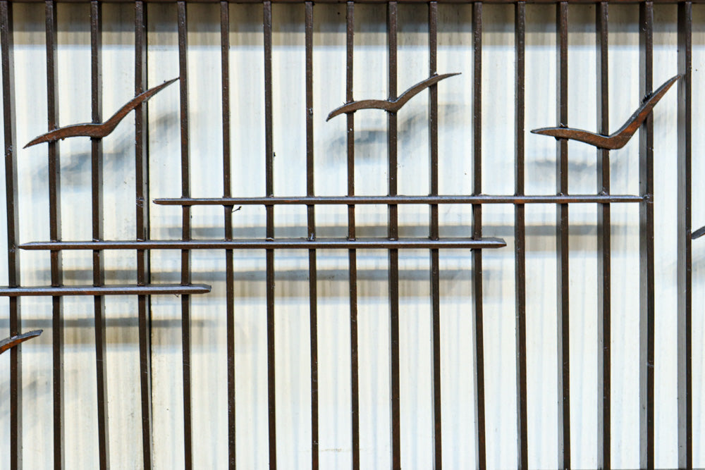 カモメが飛ぶ風情ある絵柄を描いた小型欄間　EZ2587　在庫1枚