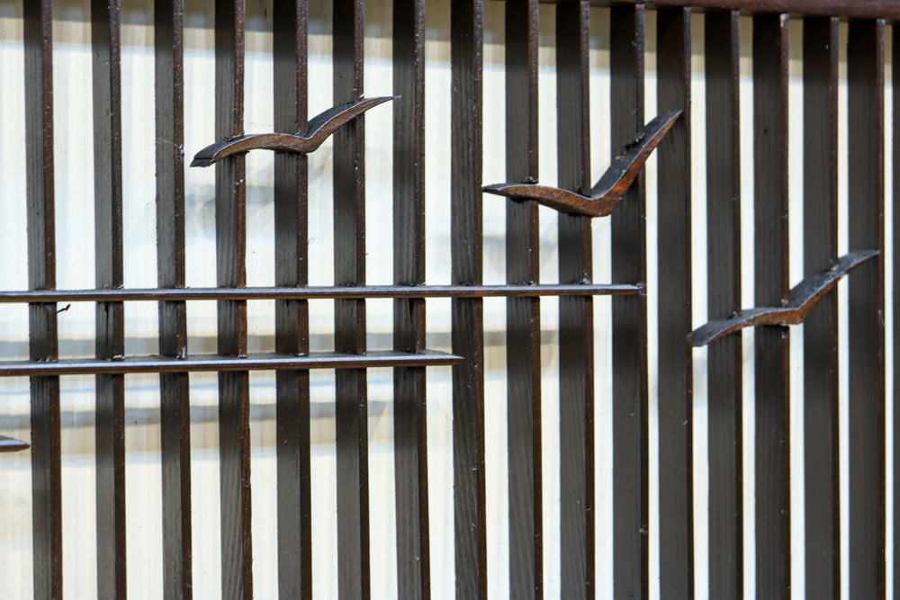 カモメが飛ぶ風情ある絵柄を描いた小型欄間　EZ2587　在庫1枚