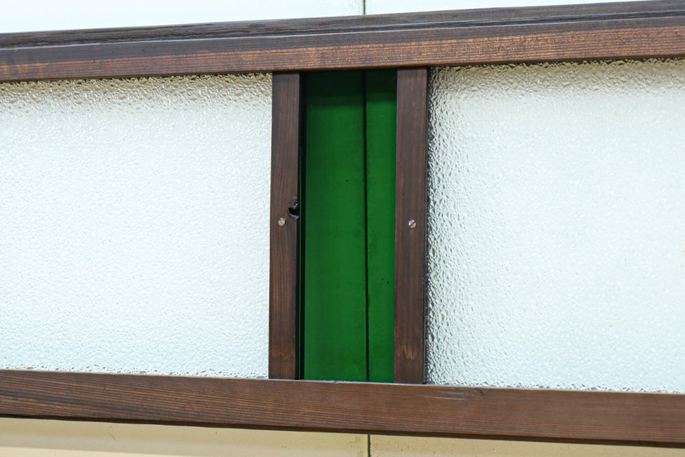 幅880ミリ!! グリーンの色ガラスが映えるガラス小型欄間　EZ2588　在庫1枚