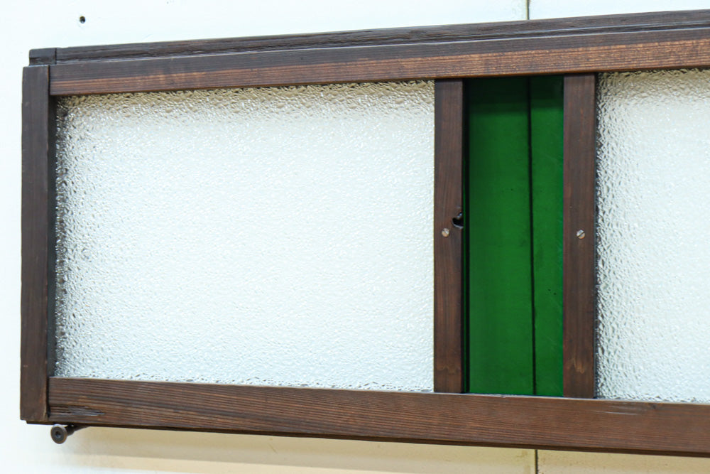 幅880ミリ!! グリーンの色ガラスが映えるガラス小型欄間　EZ2588　在庫1枚