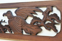 松の周りで貫録ある鷹が舞う彫刻欄間素材　EZ2592ab　在庫(a:0 b:1)枚