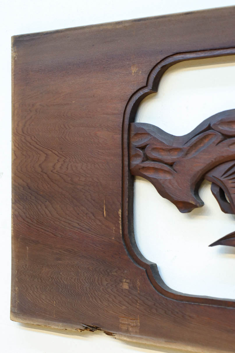 松の周りで貫録ある鷹が舞う彫刻欄間素材　EZ2592ab　在庫(a:0 b:1)枚