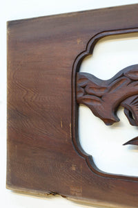 松の周りで貫録ある鷹が舞う彫刻欄間素材　EZ2592ab　在庫(a:0 b:1)枚