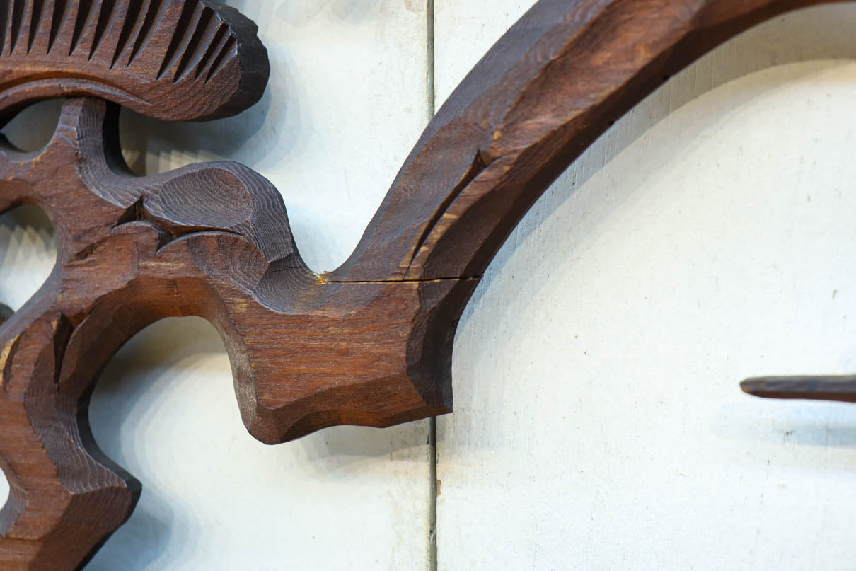 松の周りで貫録ある鷹が舞う彫刻欄間素材　EZ2592ab　在庫(a:0 b:1)枚