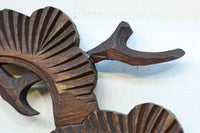 松の周りで貫録ある鷹が舞う彫刻欄間素材　EZ2592ab　在庫(a:0 b:1)枚