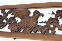 松の周りで貫録ある鷹が舞う彫刻欄間素材　EZ2592ab　在庫(a:0 b:1)枚