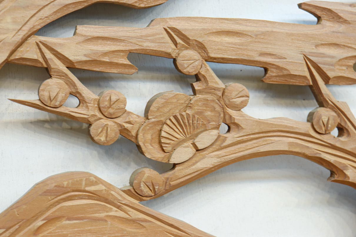 縁起物の木々を描いた上品な面持ちの彫刻欄間素材　EZ2593ab　在庫(a:1 b:1)枚