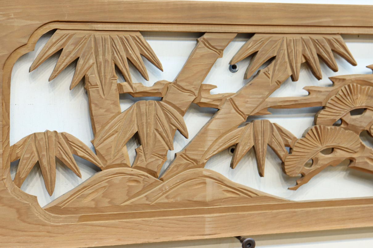 縁起物の木々を描いた上品な面持ちの彫刻欄間素材　EZ2593ab　在庫(a:1 b:1)枚