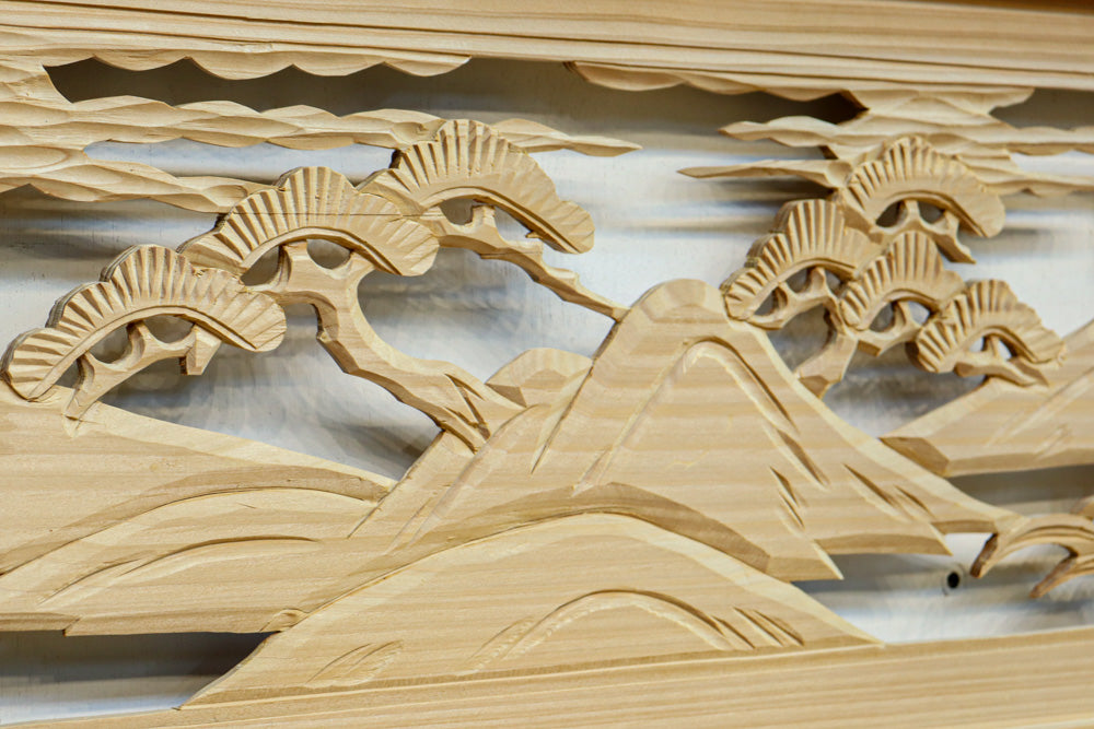 富士山と松が浮かび上がる彫刻欄間 EZ2603 在庫1枚 – 古福庵