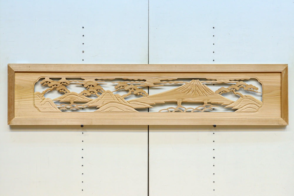 富士山と松が浮かび上がる彫刻欄間 EZ2603 在庫1枚 – 古福庵
