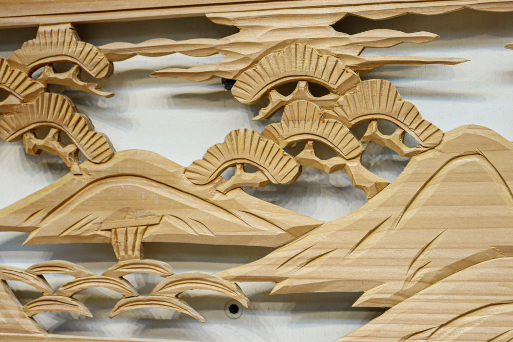 富士山と松が浮かび上がる彫刻欄間 EZ2603 在庫1枚 – 古福庵