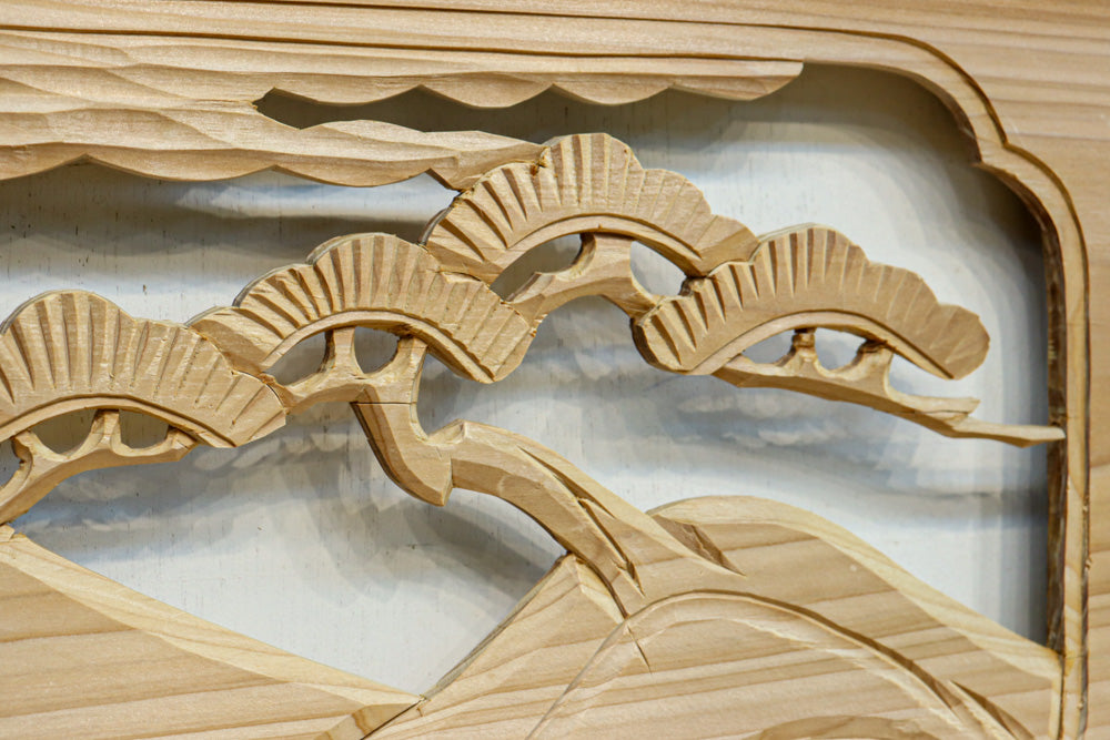 富士山と松が浮かび上がる彫刻欄間 EZ2603 在庫1枚 – 古福庵