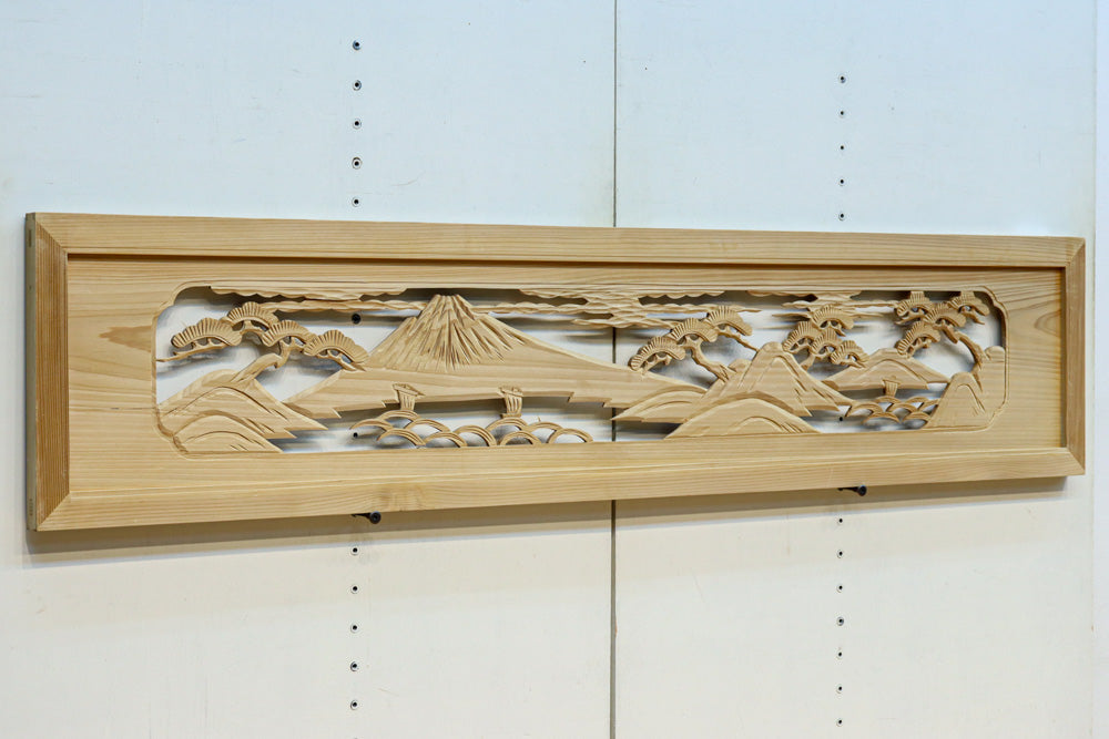 富士山と松が浮かび上がる彫刻欄間 EZ2603 在庫1枚 – 古福庵