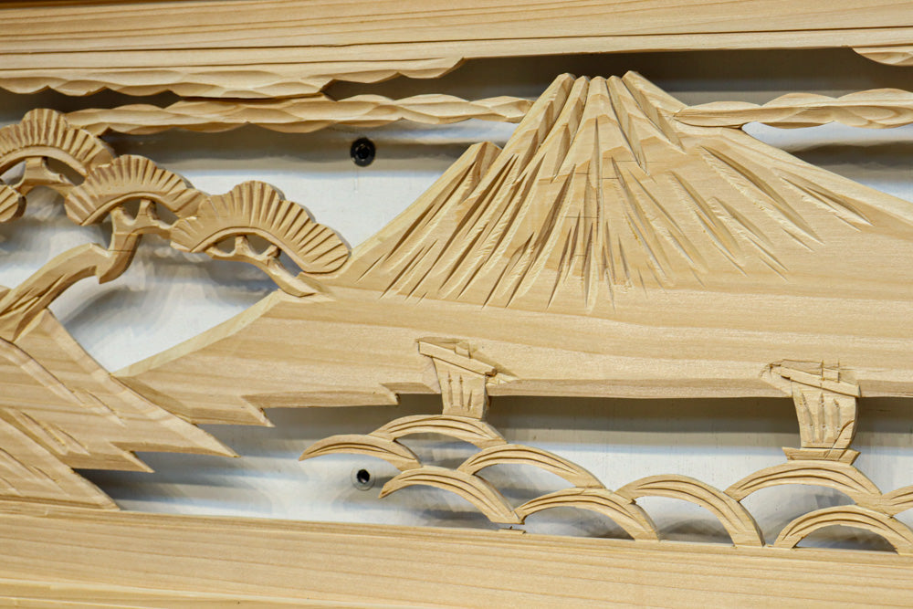 富士山と松が浮かび上がる彫刻欄間 EZ2603 在庫1枚 – 古福庵