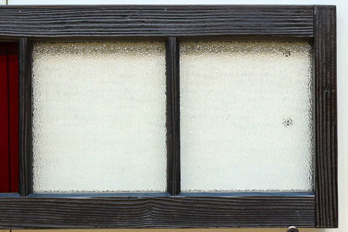 欄間G 2枚セット 朱色の色ガラスが可愛らしい小型ガラス欄間 EZ2614 在庫1枚 – 古福庵