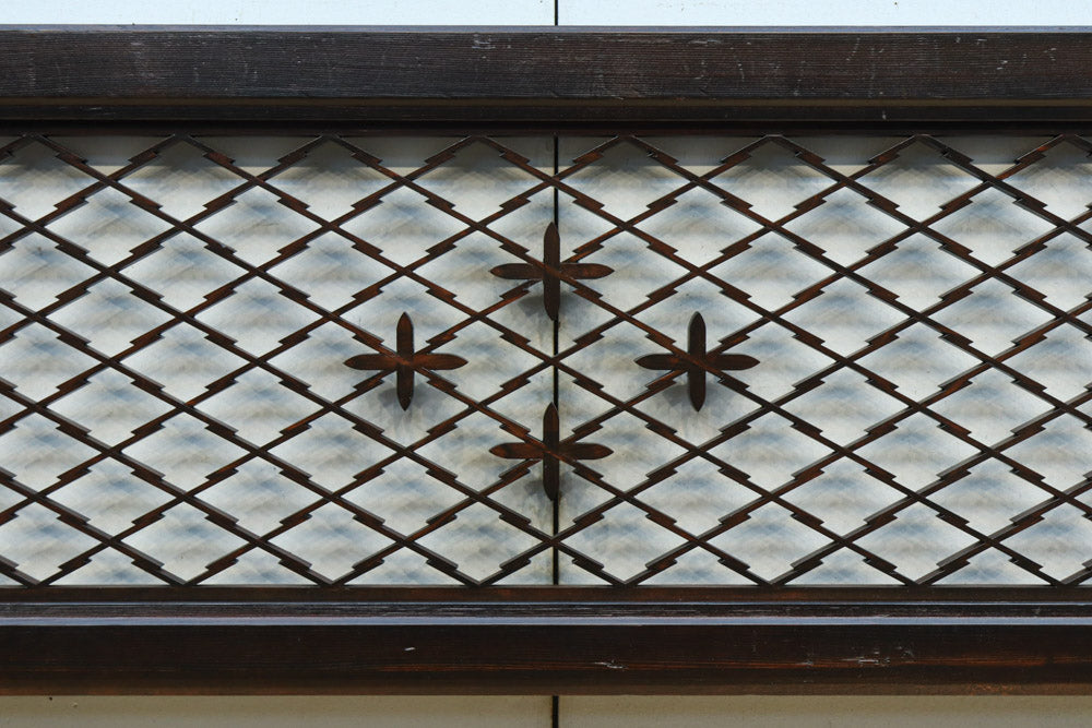 1746ミリ 松皮菱格子にトンボ装飾を添えた欄間　EZ2665　在庫1枚