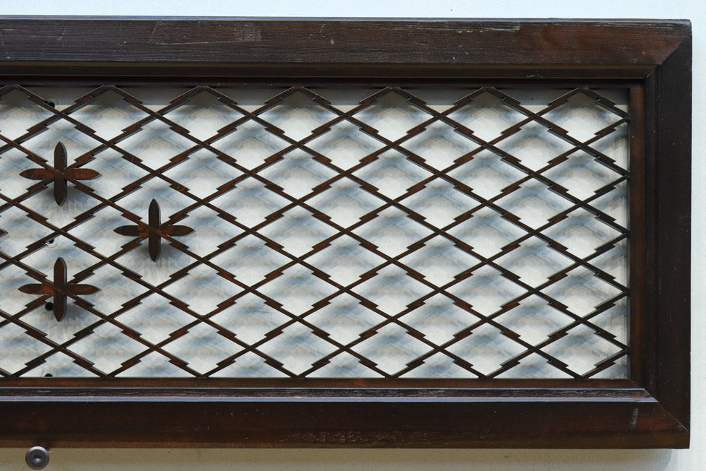 1746ミリ 松皮菱格子にトンボ装飾を添えた欄間　EZ2665　在庫1枚