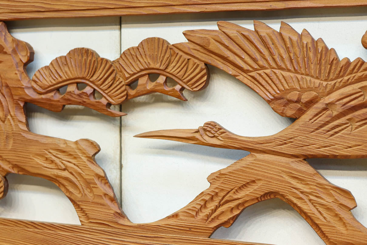 鶴と松を細やかに描いた彫刻欄間素材 EZ2686ab 在庫(a:1 b:1)枚