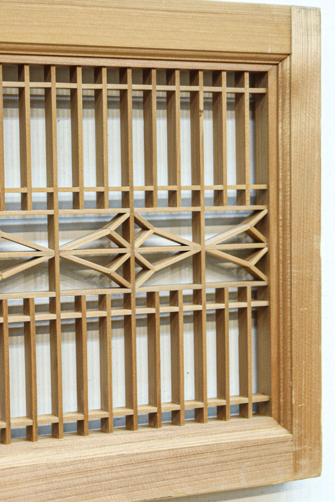 和柄の幾何学帯装飾で上品な面持ちの縦繁中型欄間 EZ2693 在庫1