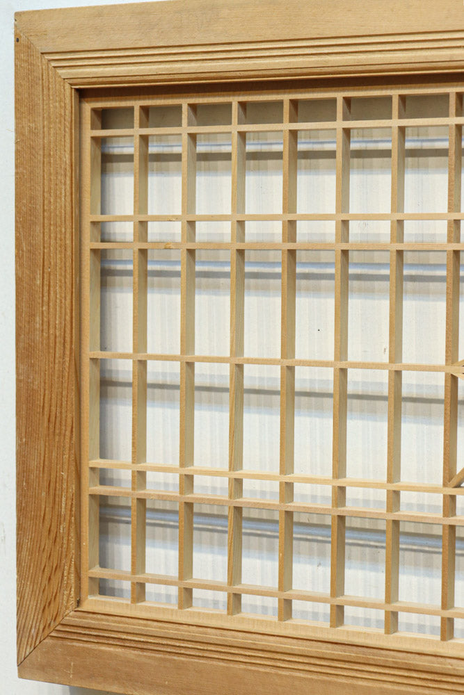 Vertical lattice Ranma EZ2704