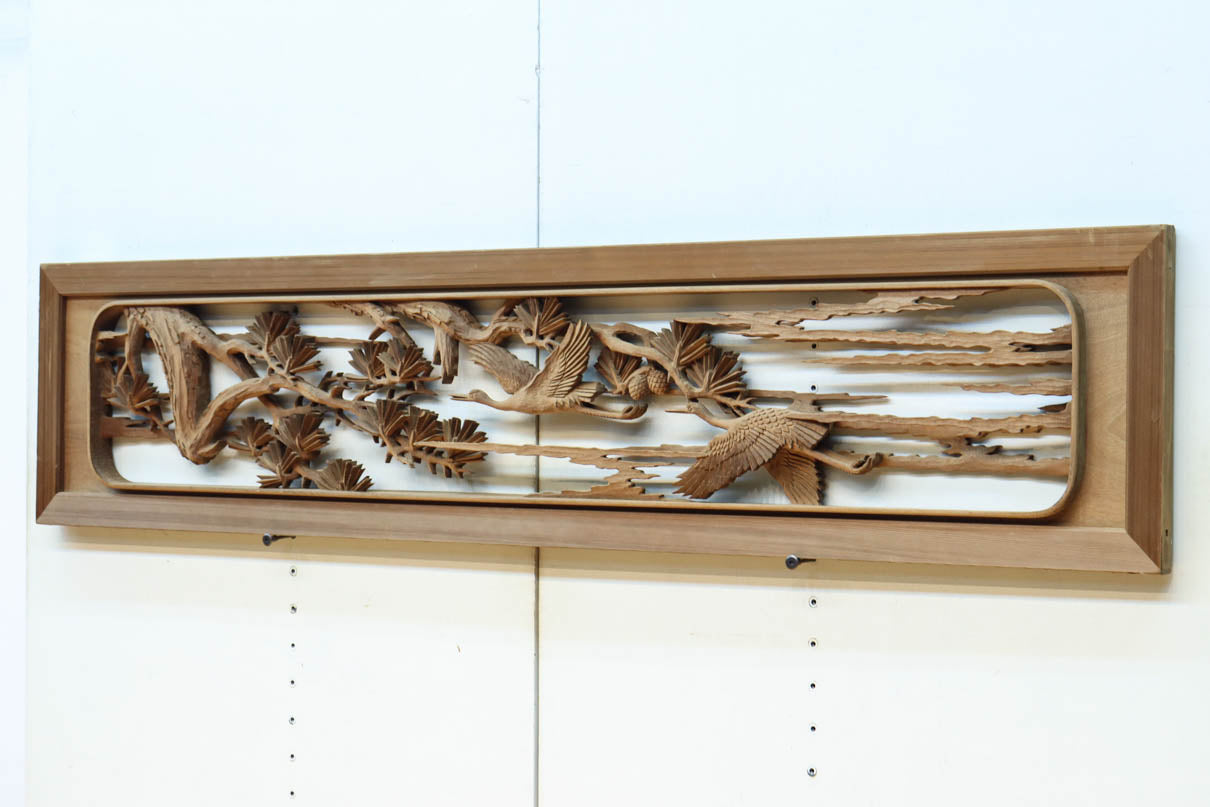 優雅に飛翔する鶴と貫禄ある松を描いた彫刻欄間 EZ2729ab 在庫2枚一組