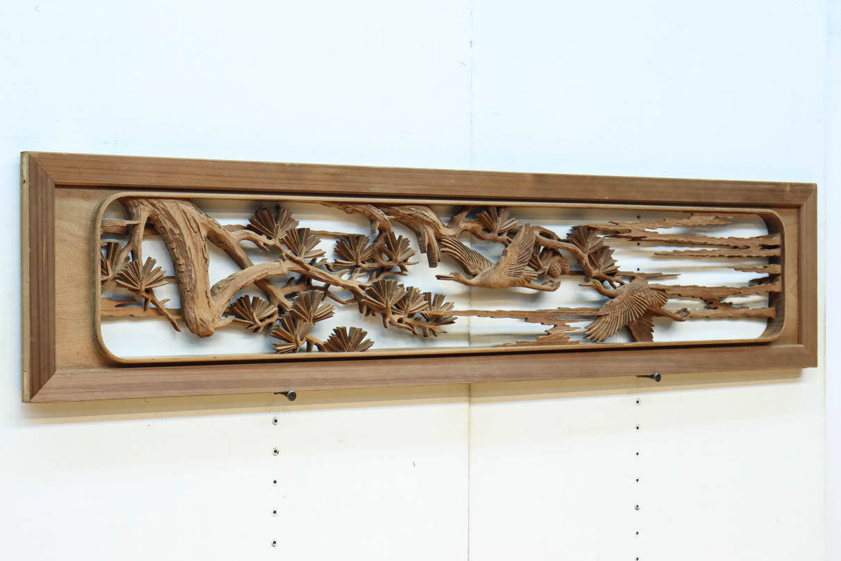 鶴と松　木彫 優雅に飛翔する鶴と貫禄ある松を描いた彫刻欄間 EZ2729ab 在庫2枚一組