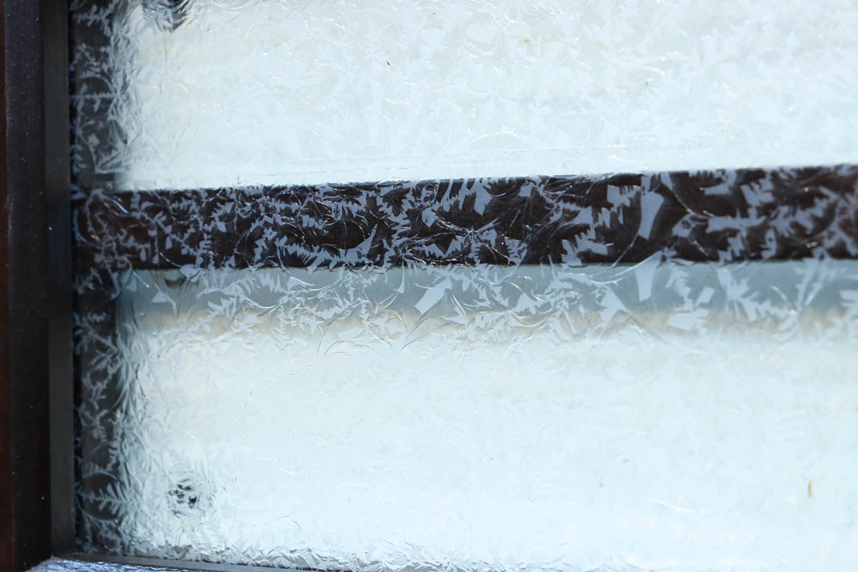 色ガラスがアクセントになるモダンデザインが素敵なガラス入り小型欄間　EZ2748ab　在庫(a:1 b:1)枚