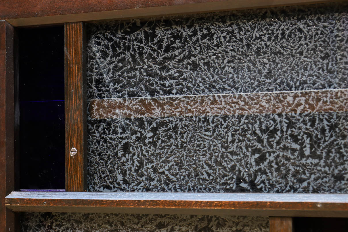 色ガラスがアクセントになるモダンデザインが素敵なガラス入り小型欄間　EZ2748ab　在庫(a:1 b:1)枚