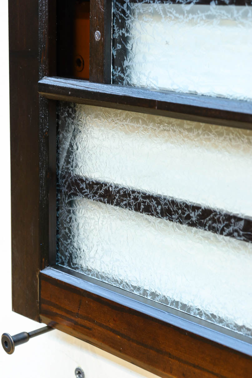 色ガラスがアクセントになるモダンデザインが素敵なガラス入り小型欄間　EZ2748ab　在庫(a:1 b:1)枚