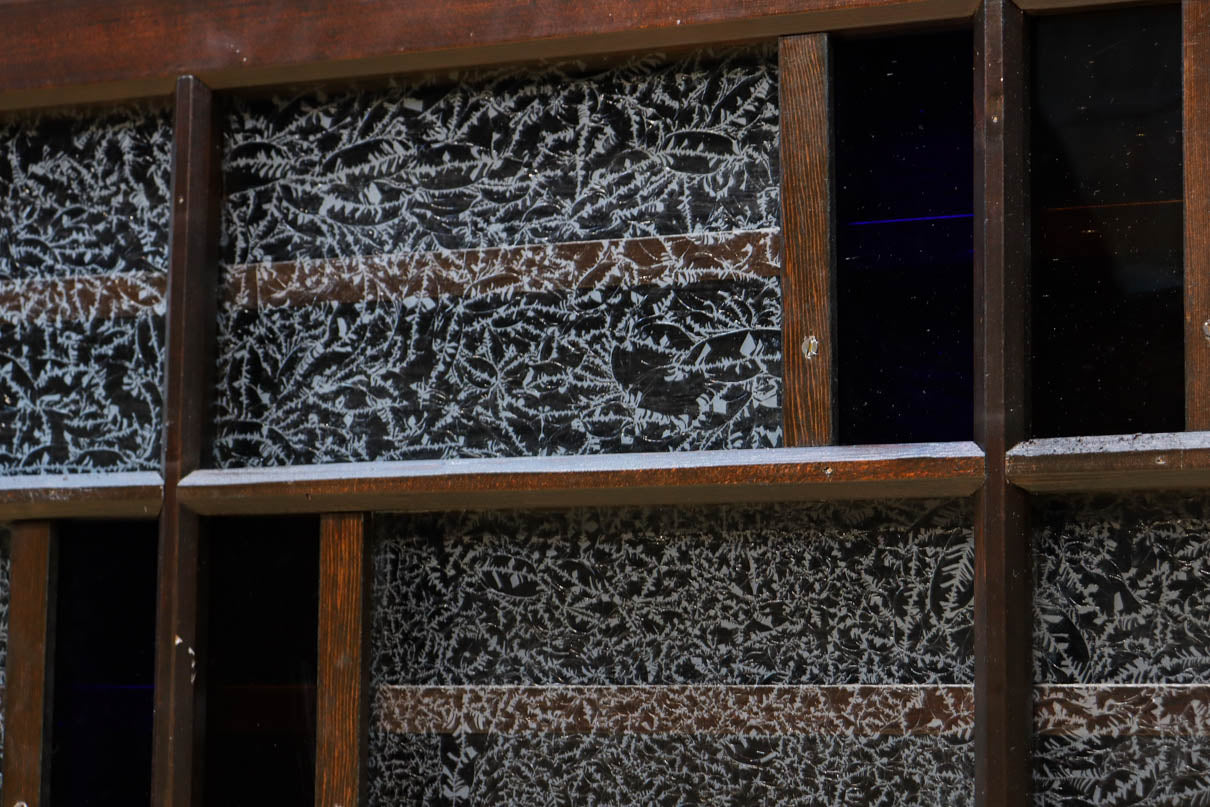 色ガラスがアクセントになるモダンデザインが素敵なガラス入り小型欄間　EZ2748ab　在庫(a:1 b:1)枚