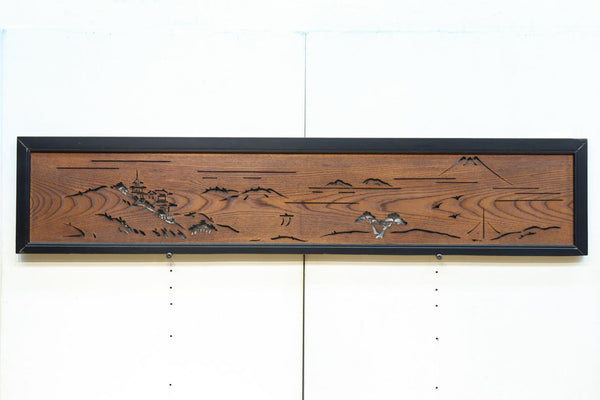 優美な杢目に富士の透かし絵が浮かぶ格調ある欄間　EZ2769