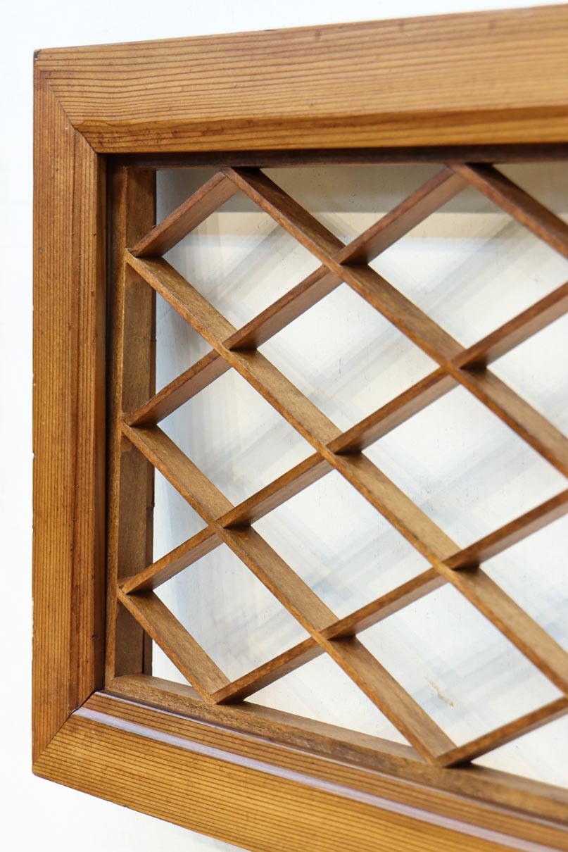 落ち着いた色彩に組子模様が軽やかに浮かぶ菱格子欄間　EZ2770　在庫1枚