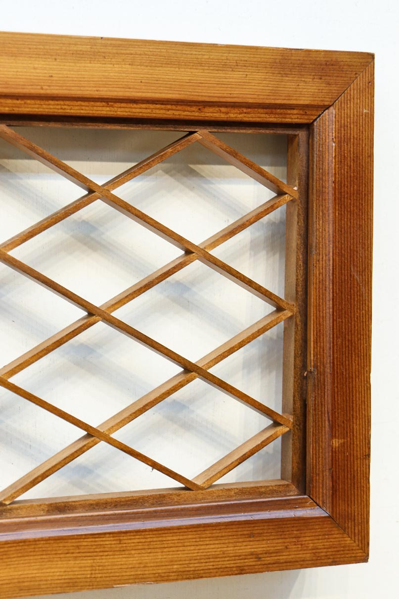 落ち着いた色彩に組子模様が軽やかに浮かぶ菱格子欄間　EZ2770　在庫1枚