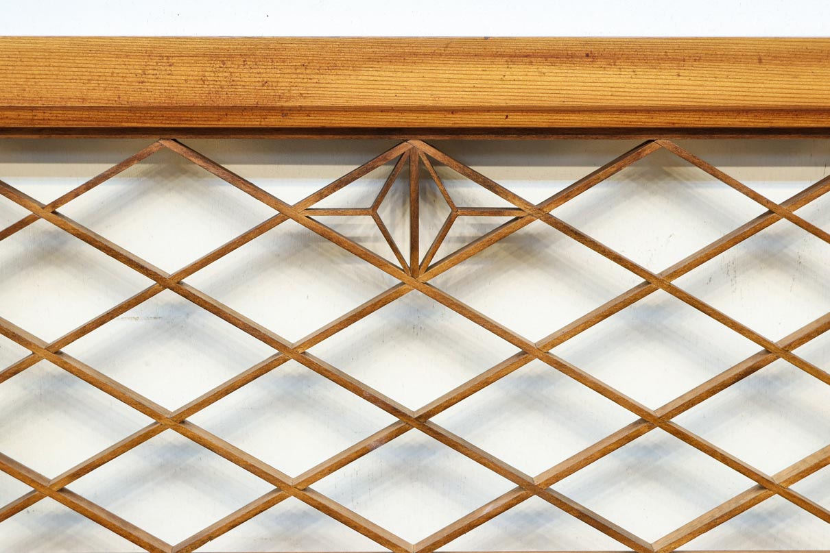 落ち着いた色彩に組子模様が軽やかに浮かぶ菱格子欄間　EZ2770　在庫1枚