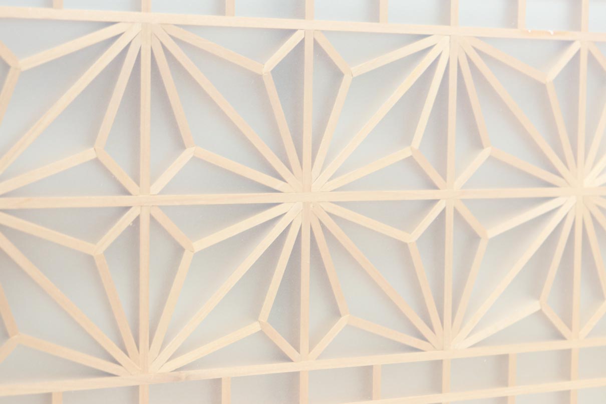 Small carved Ranma with glass EZ2781ab