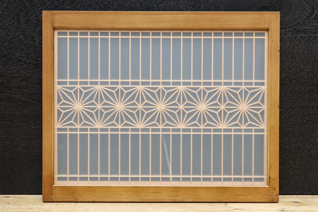 Small carved Ranma with glass EZ2781ab